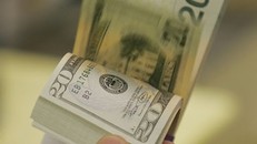 Lần đầu tiên trong năm 2020, Ngân hàng Nhà nước giảm mạnh giá bán USD