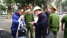 Nhiều tỉnh thành xử phạt người không đeo khẩu trang nơi công cộng