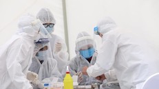 Trạm test nhanh 10 phút ở Hà Nội mở cửa đón người dân xét nghiệm COVID-19. - Ảnh: VTC News