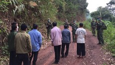 7 anh em vượt biên giới trái phép, bị các chiến sĩ Đồn Biên phòng Mỹ Lý phát hiện và bắt giữ. - Ảnh: Dân Trí