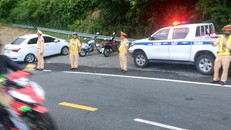 Hàng trăm cán bộ chiến sỹ thuộc lực lượng Quân đội, Công an vẫn đang vây ráp toàn bộ khu vực đèo Hải Vân và thâm nhập vào rừng truy bắt tên tội phạm.