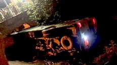 Xe khách chở học sinh lớp 12 đi chụp kỷ yếu bị lật ở Thanh Hóa