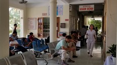 Hàng loạt y, bác sĩ ở Hải Phòng nghỉ việc do bệnh viện nợ lương, trợ cấp