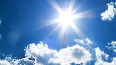  Nắng gắt giữa trưa hè có thể tiêu diệt virus corona trên bề mặt.