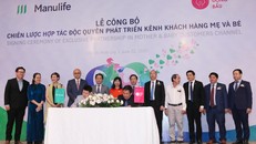 Đại diện Manulife Việt Nam và Cộng Đồng Bầu ký kết hợp tác đồng quyền phát triển kênh khách hàng mẹ và bé