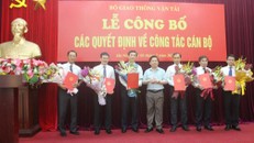 Bộ trưởng Bộ GTVT Nguyễn Văn Thể trao Quyết định bổ nhiệm nhân sự lãnh đạo các đơn vị thuộc Bộ.