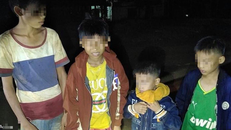 Các cháu bé được lực lượng công an tìm thấy và bàn giao cho gia đình. - Ảnh: Người Lao Động