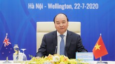 Thủ tướng Nguyễn Xuân Phúc tại đầu cầu Hà Nội. - Ảnh: VGP/Quang Hiếu