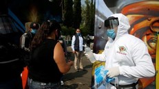 Số ca mắc COVID-19 tăng kỷ lục, toàn cầu không thể quay lại 'bình thường cũ'