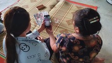 Người thân đau lòng khi clip quay cảnh cháu gái bị hiếp dâm lan truyền trên mạng xã hội.