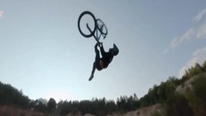 Mãn nhãn những pha trình diễn xe đạp leo núi mạo hiểm