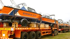 Xuất cấp xuồng, phao cứu sinh hỗ trợ 5 tỉnh khắc phục hậu quả mưa lũ