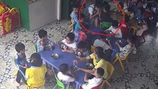 Tạm đình chỉ cô giáo mầm non ‘cắn tay, đá chân’ học trò