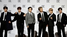 BTS trở thành nghệ sĩ K-pop đầu tiên nhận được đề cử Grammy