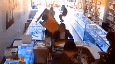 iPhone phát nổ khi đang thay pin