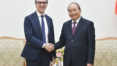 Thủ tướng Nguyễn Xuân Phúc tiếp Đại sứ, Trưởng Phái đoàn EU tại Việt Nam Giorgio Aliberti. - Ảnh: VGP/Quang Hiếu