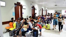 Bệnh viện quá tải mỗi khi trời chuyển mùa.