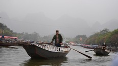 Chùa Hương vắng khách trong ngày đầu mở cửa trở lại