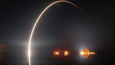 Tên lửa SpaceX phóng thành công lô vệ tinh thứ 22