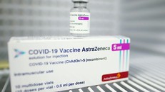 Vaccine phòng COVID-19 của hãng dược phẩm AstraZeneca. 