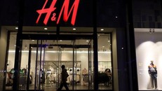 H&M đang phải đối mặt với làn sóng tẩy chay từ người tiêu dùng Trung Quốc (Ảnh: Reuters).