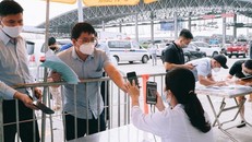 Người từ địa phương khác đến Hà Nội cần xuất trình giấy tờ gì?