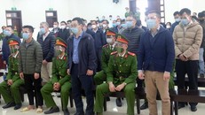 Các bị cáo vụ án cao tốc Đà Nẵng - Quảng Ngãi tại phiên tòa sơ thẩm. - Ảnh: Dân Trí