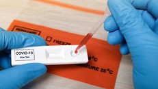 Trung Quốc cấp phép lưu hành 5 bộ xét nghiệm COVID-19 kháng nguyên