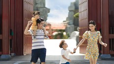 Những hộp carton của trẻ em trong thành phố