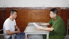 Ban chuyên án làm việc với đối tượng Nguyễn Tiến Toàn. (Ảnh: TTXVN)