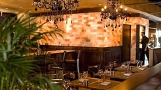 Kỳ lạ một nhà hàng ở Mỹ chuyên 'gạ' thực khách liếm tường