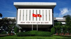 Điều tra làm rõ hành vi hành hung bác sĩ đang làm nhiệm vụ