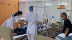 Điều trị bệnh nhân mắc cúm tại Bệnh viện Đa khoa Đức Giang (Hà Nội). 