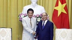 Chủ tịch nước Nguyễn Xuân Phúc tiếp cựu Đại sứ đặc biệt Việt Nam-Nhật Bản Sugi Ryotaro. (Ảnh: TTXVN)