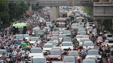 Ùn tắc giao thông Hà Nội: Khi hạ tầng tỷ lệ nghịch gia tăng xe cá nhân