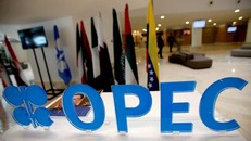 Giá dầu thế giới tăng sau khi OPEC+ cắt giảm mạnh sản lượng - Mỹ và Venezuela phản ứng trái ngược