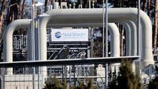 Nga phản đối áp giá trần dầu mỏ và xem xét giảm sản lượng