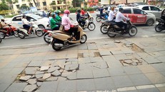 Đá lát vỉa hè Hà Nội ''độ bền 70 năm'' nhanh xuống cấp