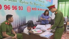 Công an khám xét nơi làm việc của ông Tô Viết Tài.