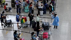 Hong Kong bỏ quy định cách ly đối với người mắc COVID-19