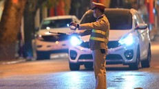 Xử lý nghiêm tài xế vi phạm nồng độ cồn lao xe vào cảnh sát giao thông