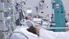 Bệnh nhân COVID-19 nặng được điều trị tại Bệnh viện Chợ Rẫy.
