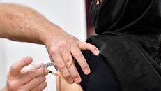 Liều vaccine tăng cường kéo dài hiệu quả ngừa biến thể Omicron