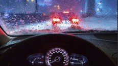 Lái xe an toàn mùa mưa bão