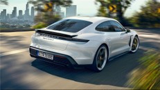 Cảm giác lái và độ an toàn giữa xe điện với xe xăng