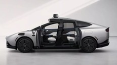 Xe điện tự lái đầu tiên trên thế giới 'Made-by-VinFast' gây tò mò ở Trung Đông