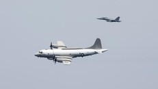 Máy bay phản lực của Trung Quốc đánh chặn máy bay do thám ở Mỹ