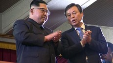 Ông Kim Jong Un cởi mở với buổi biểu diễn của những ngôi sao Kpop