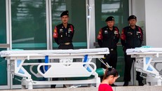 Cầu thủ nhí không được gặp mặt gia đình sau 48 tiếng rời khỏi hang