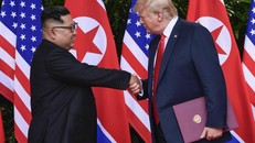 Ông Trump: ‘Chủ tịch Kim sẽ tôn trọng cái bắt tay giữa chúng tôi’